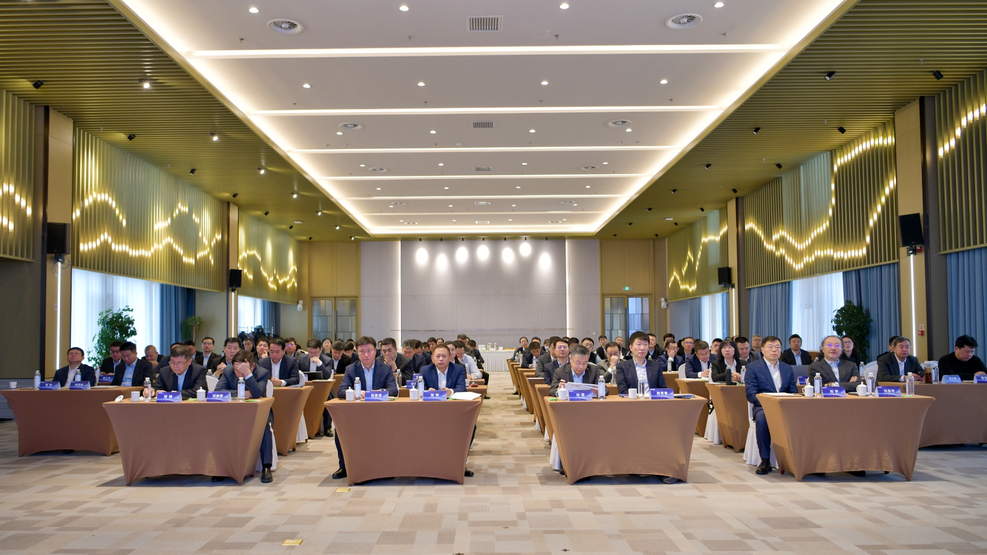富晟集团召开2024年度工作会议1.jpg
